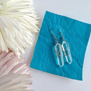 NWOT Clear Crystal Cut Dangle Earrings Silver